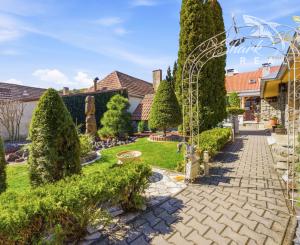 5-izbový RODINNÝ DOM, bazén, terasa, altánok, zeleň, VAŠE NOVÉ MIESTO PRE ŽIVOT