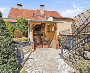 5-izbový RODINNÝ DOM, bazén, terasa, altánok, zeleň, VAŠE NOVÉ MIESTO PRE ŽIVOT