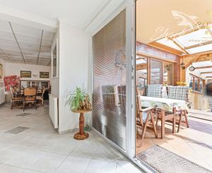 5-izbový RODINNÝ DOM, bazén, terasa, altánok, zeleň, VAŠE NOVÉ MIESTO PRE ŽIVOT