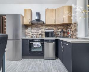 Priestranný 3-izbový byt s balkónom kúsok od stanice – Piešťany