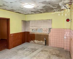 Dom s obrovským potenciálom v centre obce - Podolie