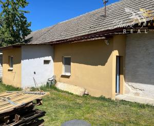 Dom s obrovským potenciálom v centre obce - Podolie