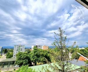 ZNÍŽENÁ CENA 2-IZBOVÝ BYT S BALKÓNOM V CENTRE TREBIŠOVA