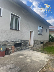 Starší rodinny dom v malebnej obci v Starej Myjave 