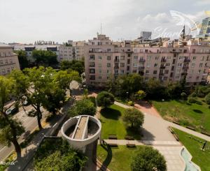 Súkromie uprostred mesta, garáž tam, kde iní parkujú na ulici | Námestie M. Benku