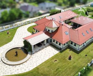 Jedinečná rodinná vila s výbornou strategickou polohou