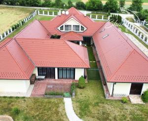 Jedinečná rodinná vila s výbornou strategickou polohou