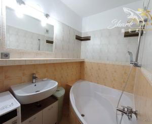 TEHLOVÝ DOM _ 3i byt PREDAJ _ 67 m2 _ centrum Senca