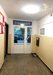 TEHLOVÝ DOM _ 3i byt PREDAJ _ 67 m2 _ centrum Senca