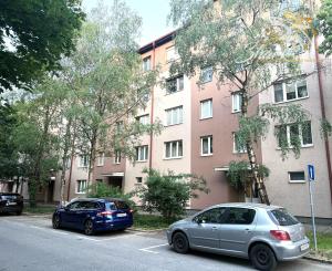 TEHLOVÝ DOM _ 3i byt PREDAJ _ 67 m2 _ centrum Senca