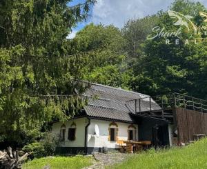 Útulný rodinný dom-chalupa usadená v krásnom prostredí