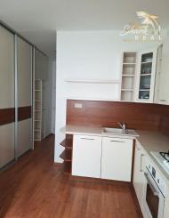 VEĽKÝ 1 izbový byt _ Kadnárova ul. Bratislava