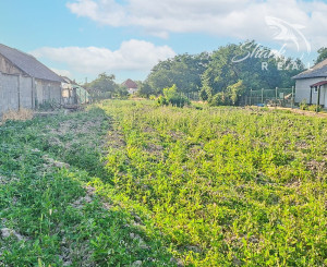 Investičný stavebný pozemok v obci Marcelová (1 446 m²)