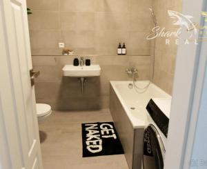 Na prenájom kompletne zariadený 2-izbový apartmán v centre Bratislavy – Vysoká ulica