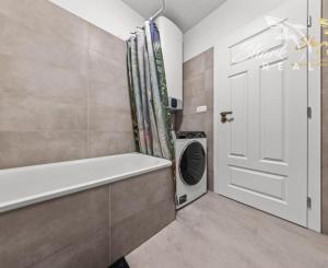 Na prenájom kompletne zariadený 2-izbový apartmán v centre Bratislavy – Vysoká ulica