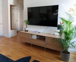 Na prenájom kompletne zariadený 2-izbový apartmán v centre Bratislavy – Vysoká ulica