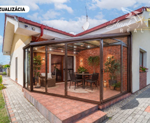 Moderný 3-izbový bungalov s garážou, dielňou a krásnou záhradou – Hôrka nad Váhom