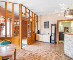 NA PREDAJ - Exkluzívne - Reštaurácia s terasou, barom a apartmánom.