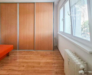 Hotová investícia v Komárne: zariadený 1-izbový byt po rekonštrukcii pri stanici