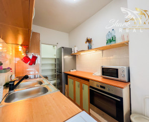 Pet-friendly, s dušou a výhľadom. 2i byt v tichu, 10 minút od centra.
