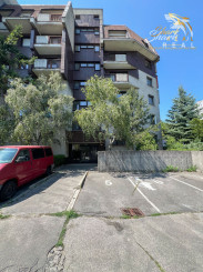 Pet-friendly, s dušou a výhľadom. 2i byt v tichu, 10 minút od centra.