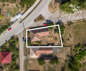 Vidiecky dom s veľkým pozemkom a zdravou konštrukciou - Čechy
