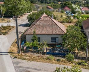 Vidiecky dom s veľkým pozemkom a zdravou konštrukciou - Čechy