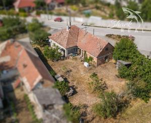 Vidiecky dom s veľkým pozemkom a zdravou konštrukciou - Čechy