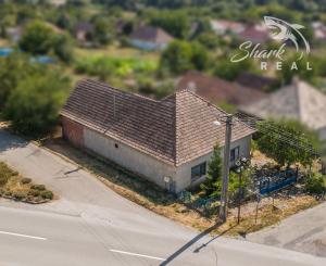 Vidiecky dom s veľkým pozemkom a zdravou konštrukciou - Čechy