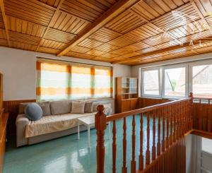 Priestranný rodinný dom s pozemkom 1 623 m² v Pavlovej Vsi – len pár minút od Tatralandie