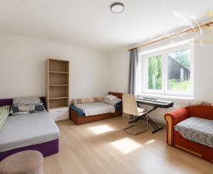 Priestranný rodinný dom s pozemkom 1 623 m² v Pavlovej Vsi – len pár minút od Tatralandie