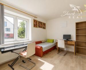 Priestranný rodinný dom s pozemkom 1 623 m² v Pavlovej Vsi – len pár minút od Tatralandie