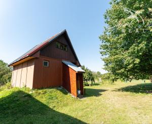 Priestranný rodinný dom s pozemkom 1 623 m² v Pavlovej Vsi – len pár minút od Tatralandie