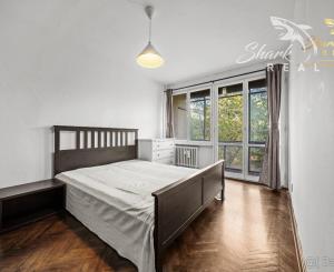 Na prenájom kompletne zariadený 2-izbový byt s balkónom a lodžiou – Komárnická, Ružinov