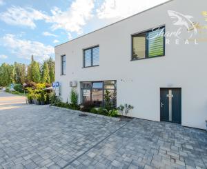 Moderný komerčný priestor v centre Stropkova vo výmere 150 m2