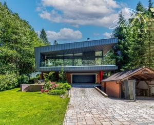 Exkluzívna rodinná vila v srdci Nízkych Tatier | Bystrá | 385 m² | Pozemok 979 m²