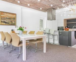 Exkluzívna rodinná vila v srdci Nízkych Tatier | Bystrá | 385 m² | Pozemok 979 m²