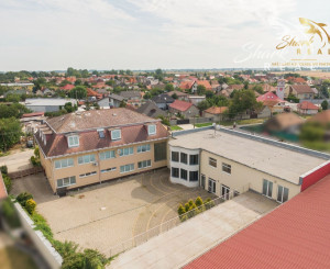 Školská budova v centre obce Mostová