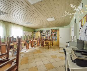 Školská budova v centre obce Mostová
