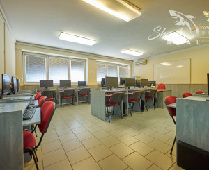Školská budova v centre obce Mostová