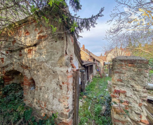 Znížená cena - Jedinečná príležitosť - Historický vinársky dom v samotnom srdci Pezinka
