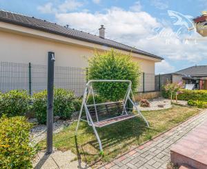Moderný 3-izbový bungalov len 15 minút od Nového Mesta nad Váhom – Hôrka nad Váhom