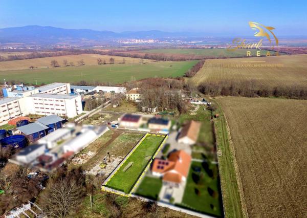 Pozemok Pezinok_Predaj_Benefit je  Krásna tehlová originálna pivnička na pozemku