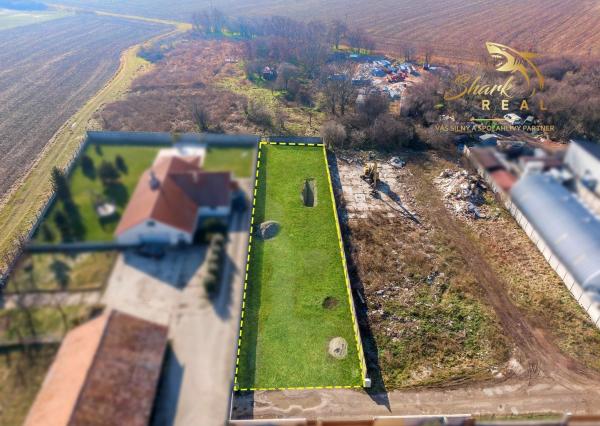 Pozemok Pezinok_Predaj_Benefit je  Krásna tehlová originálna pivnička na pozemku