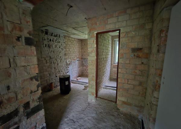 Priestranná budova s bývaním