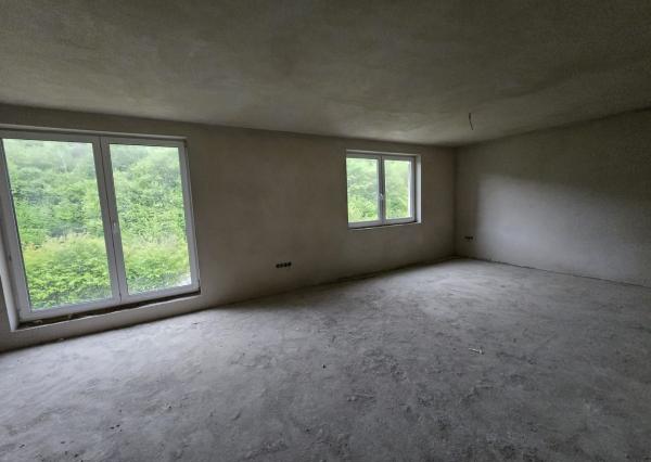 Priestranná budova s bývaním