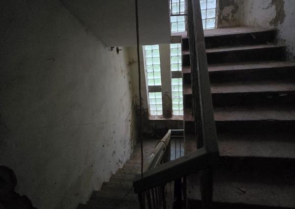 Priestranná budova s bývaním