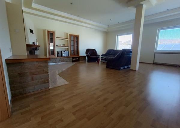 Administratívno-apartmánová budova