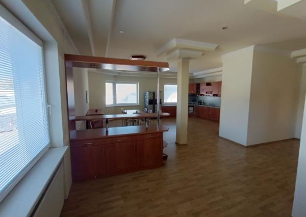 Administratívno-apartmánová budova