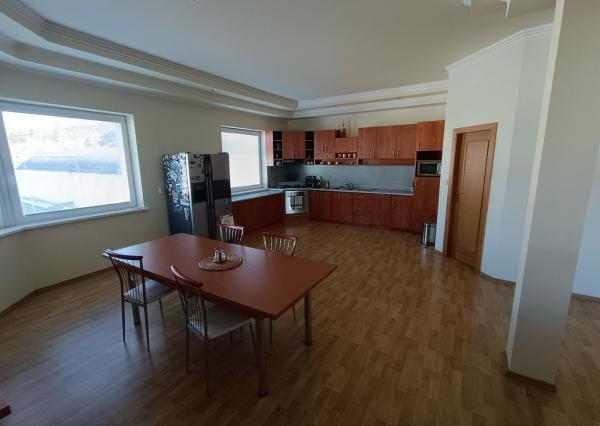 Administratívno-apartmánová budova